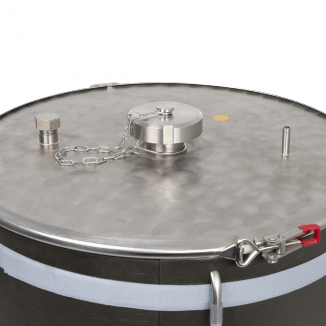 Гайка глухая DN 40 AISI 304 с прокладкой и цепочкой Гайка глухая DN 40 AISI 304 с прокладкой и цепочкой